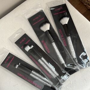 NWT Aymie B Luxury Collection Make Up 6 Brush Set
